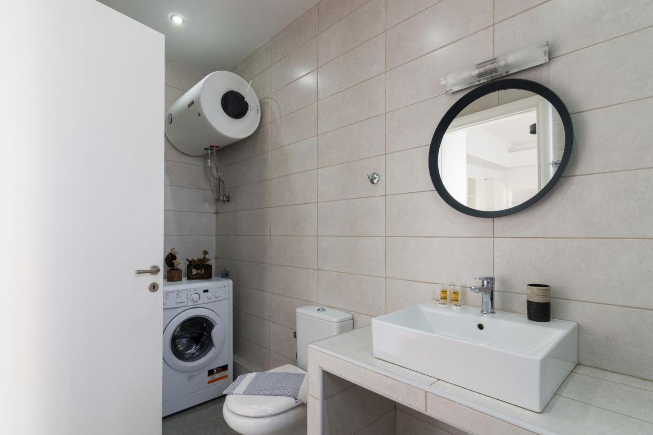 Classic Apartment For 4 People A Афины Экстерьер фото